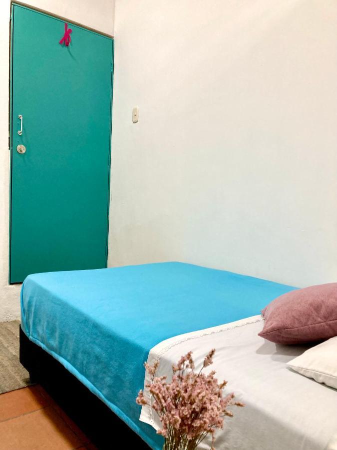 Hostal Macondo Богота Экстерьер фото