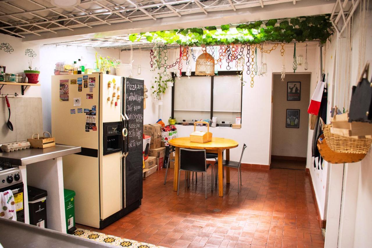 Hostal Macondo Богота Экстерьер фото